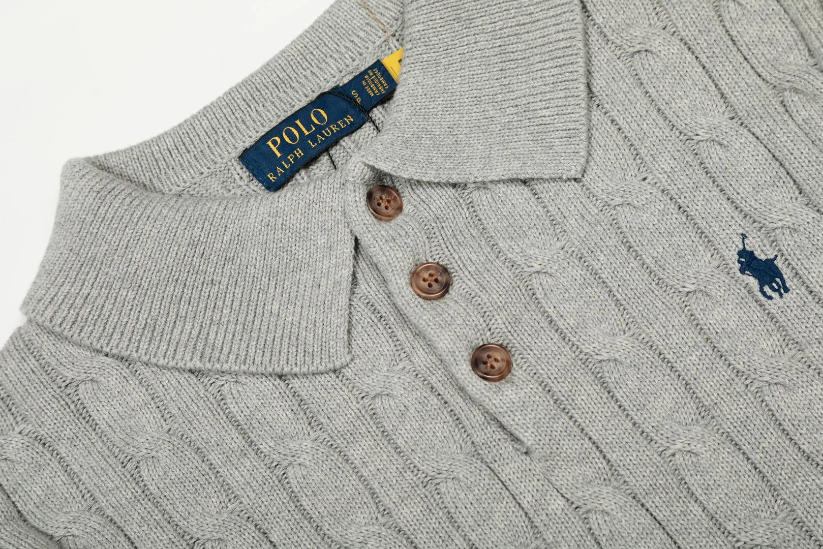 P250 Top quality" Style number: DS862# (not off the shelves all year round) [Ralph Lauren autumn and winter solid color pony embroidery logo knitted POLO lapel sweater] ✅Ralph Lauren Ralph Lauren classic basic lapel POLO same style knitted autumn and winter sweater for men and women ✅Main supplier platform live broadcast Wholesale entity Replenish when out of stock Not off the shelf ✅ZP quality 1:1 version Scan the code to enter the GF website Counter quality ✅Details and quality The only one in Guangzhou Imported high-quality cotton yarn, focusing on high-end, cost-effective, good quality needless to say ✅The version is restored to the original order, the maximum size can be worn up to 190 pounds, loose, comfortable and stress-free ✅The upper body is simple and easy to match, a must-have for men ootd, good-looking clothes are never picky, a must-have recommendation for couples' wardrobes Size: S-XL Color: Black White Gray Khaki Navy Blue White Label Navy Blue Red Label